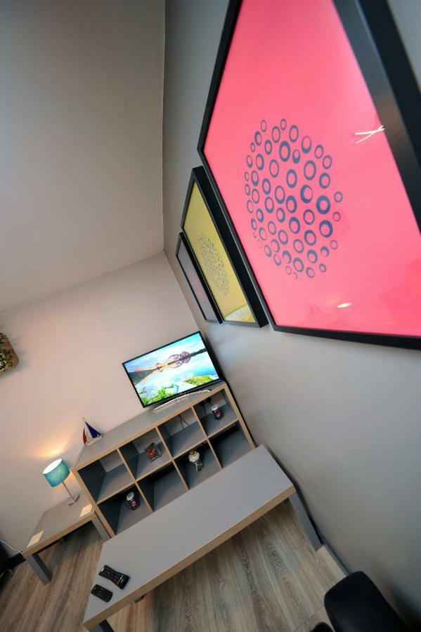 Stone'S Throw City Centre - Tv In Every Bedroom! Swansea Exterior photo