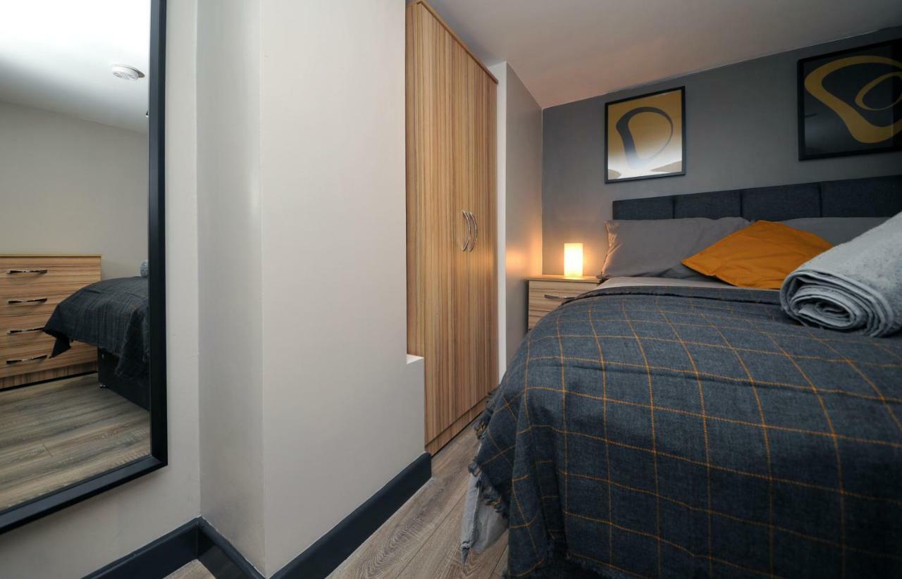 Stone'S Throw City Centre - Tv In Every Bedroom! Swansea Exterior photo